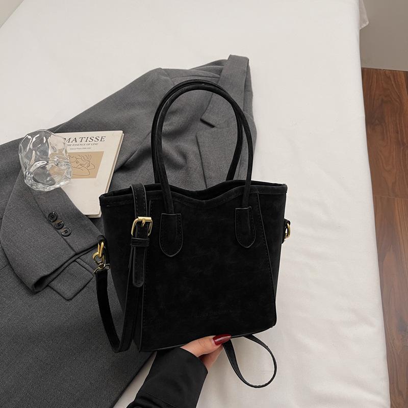Handbag Bag Women's Winter Fashion Retro Shoulder Bag Commuter Messenger Bag Simple Bucket Bag