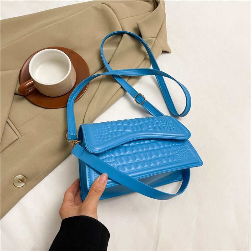 Crocodile pattern retro shoulder bag women's 2025 summer new trendy niche design fashionable high-value messenger small square bag