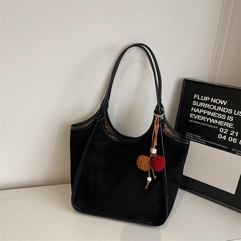 

Leisure commuting niche armpit bag fashion commuter shoulder bag women 2025 new large capacity simple tote bag