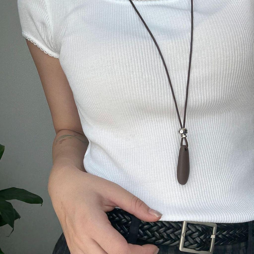 Luxury Minimalist Water Drop Pendant Necklace for Women - Versatile Fashion Clavicle Chain