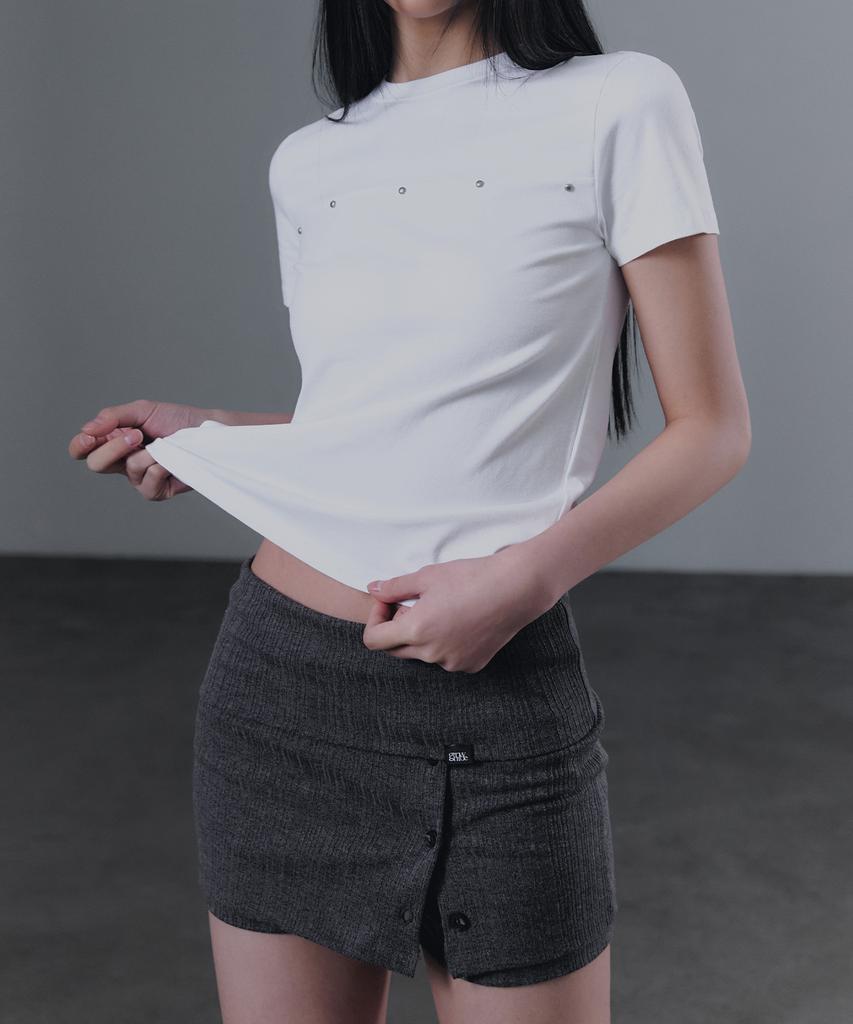 Geulouhaideu Hilden Cutout Studded Short Sleeve T-Shirt_Ivory