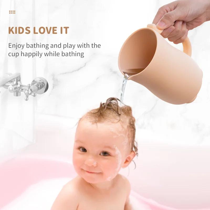 Tasse de Bain pour Bébé en Silicone Grande Capacité 1 Pièce Multicolore Tasse pour le Lavage des Cheveux Outil Polyvalent pour le Bain de Bébé