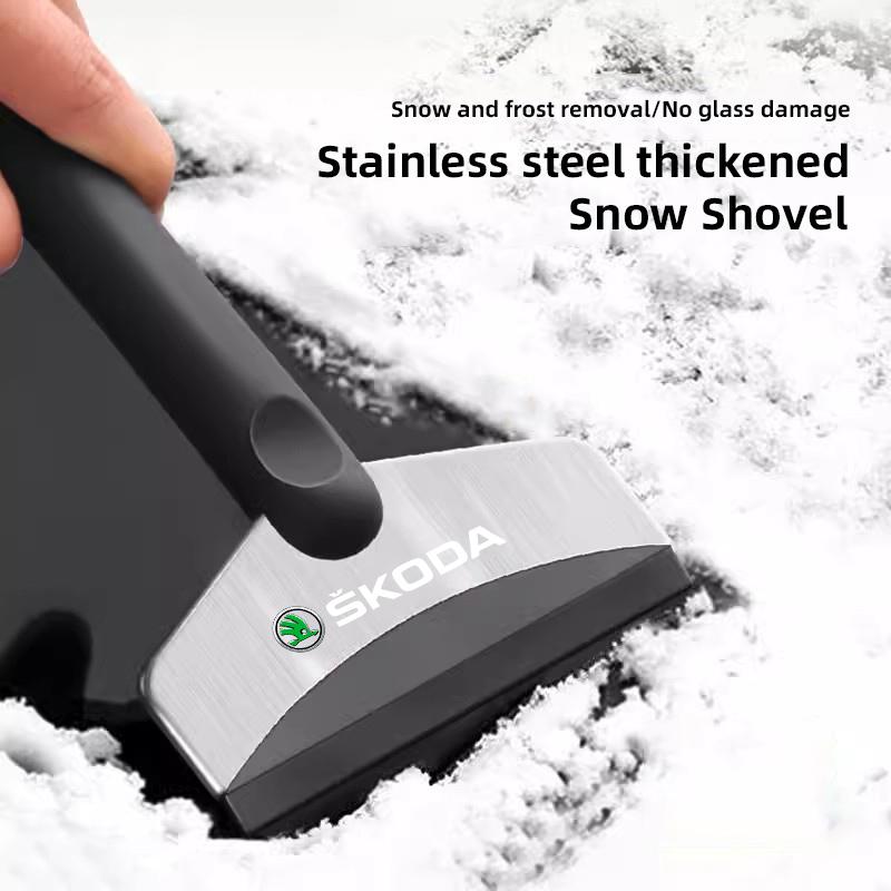 Car Logo Snow Brush Cleaning Shovel Glass Ice Scrapers Tool For Skoda Octavia Superb Kodiaq Yeti Rapid Karoq Fabia Kamiq Enyaq knzh54