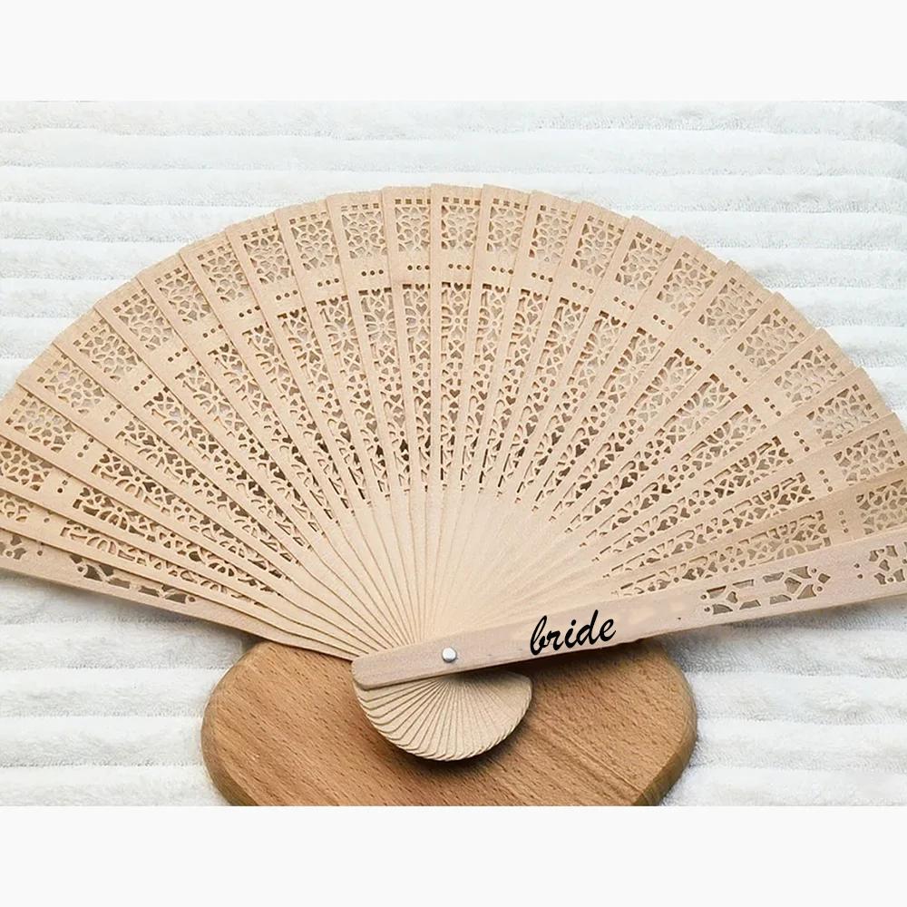 

Ручной веер Свадебные сувениры Декор для мальчишника Бамбуковые складные веера Невеста Подружка невесты Девичник Подарок матери невесты 1pcs 35x21cm