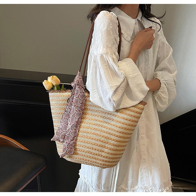 Summer Beach Vacation Single Shoulder Bag Large Capacity Portable Vegetable Basket Bag Women's Versatile Literary Commuter Shoulder Straw Beach Bag