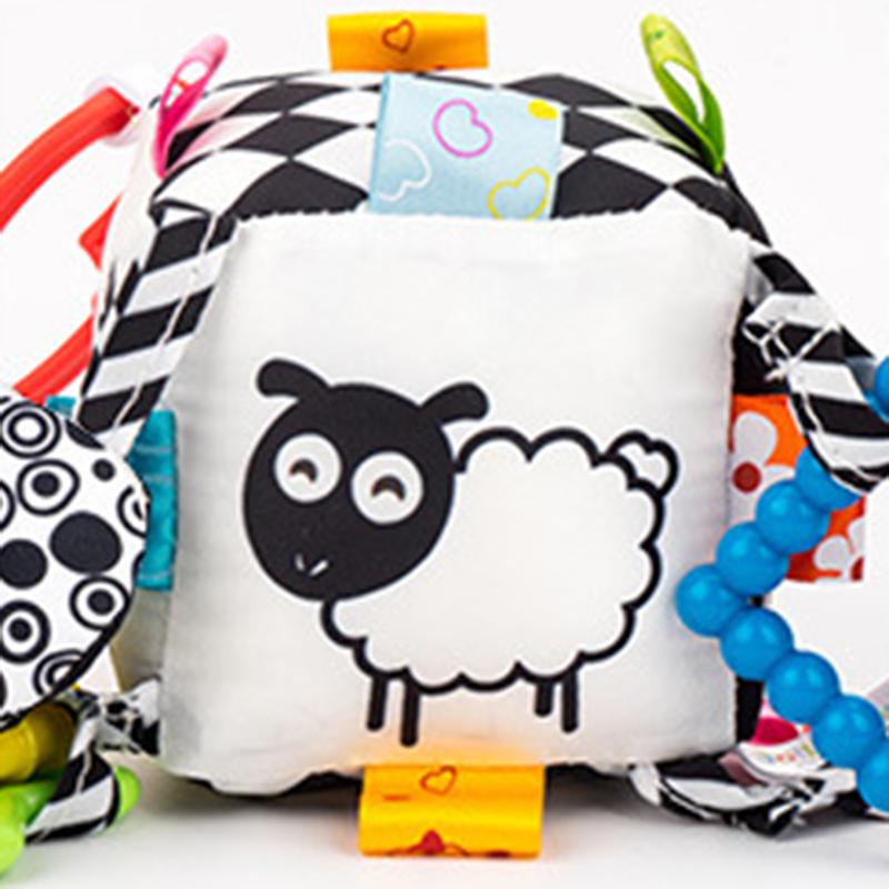 Černobílá hračka na kočárek s vysokým kontrastem pro ranou výchovu miminka, plyšová hračka s chrastítky, kroužky, závěsná hračka pro 0