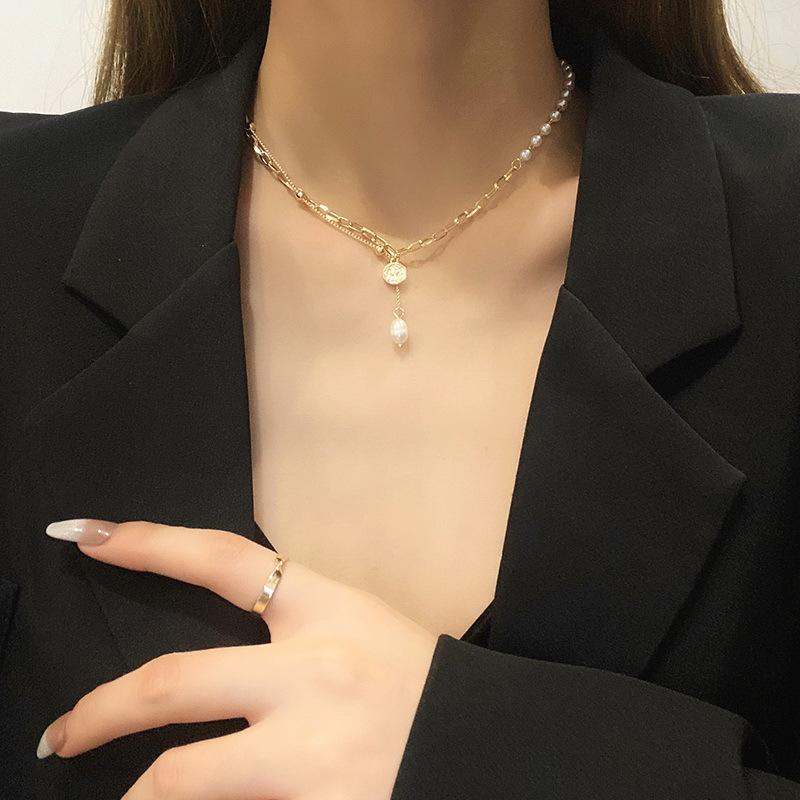 Queen of Personality Headpiece Pendant Necklace with Spliced Pearls Collar Chain for A Cool Style Sweater Chain