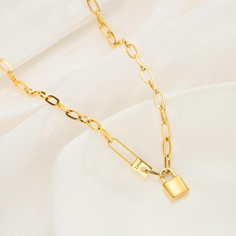 European & American Retro Hip-Hop Lock Pendant Necklace - Gold Cold Style Clavicle Chain for Women