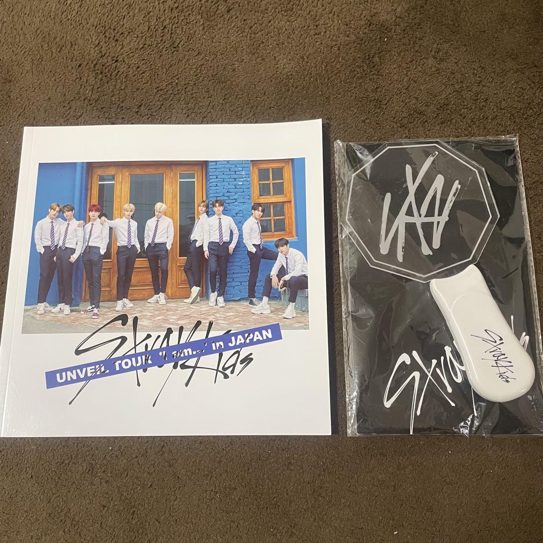 

[Б/В] Stray Kids Unveil Лайтстік Памфлет