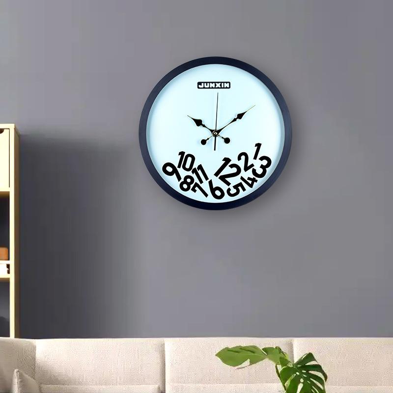 New Wood Grain Light Luxury Wall Clock Living Room Bedroom Silent Clock Personalized Creative Decoration Restaurant Clock