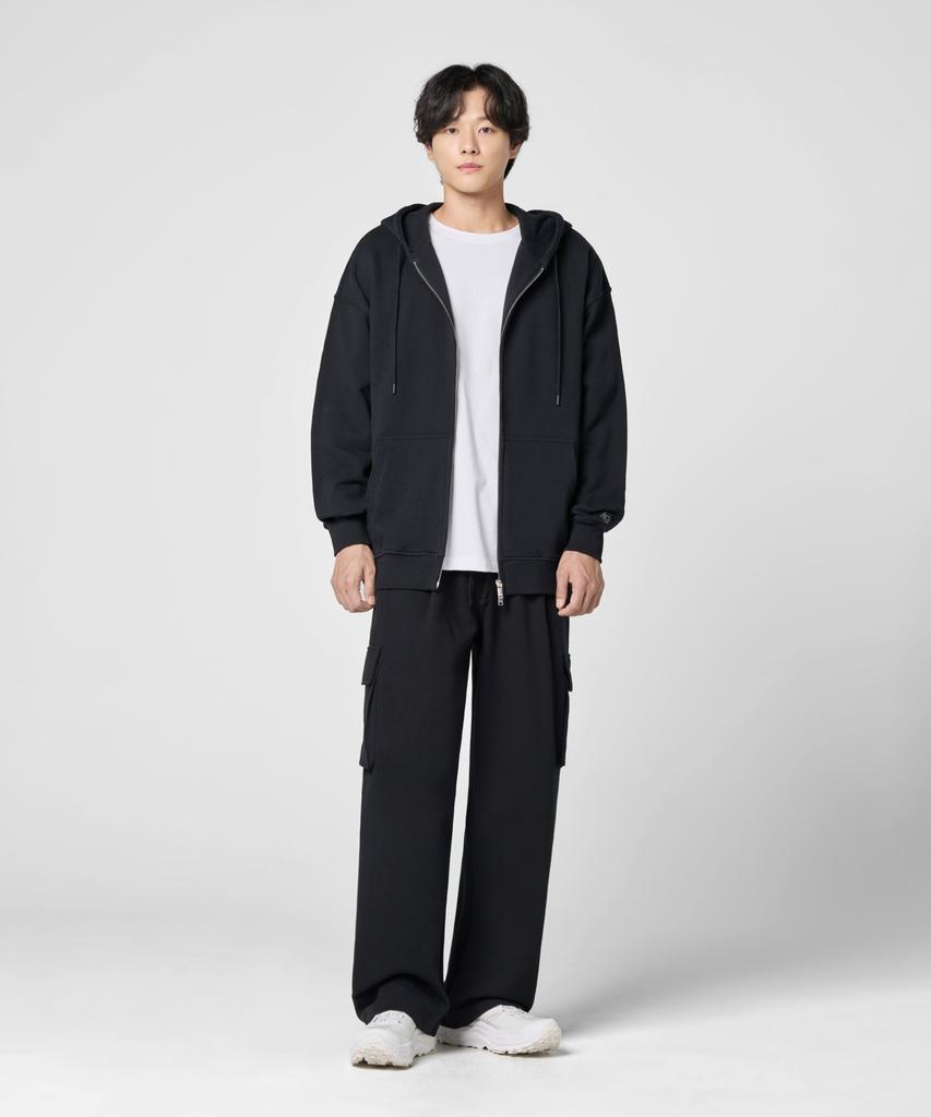 AGOD (Fleece-Lined) Single-Pleat Cargo Sweatpants [Black]
