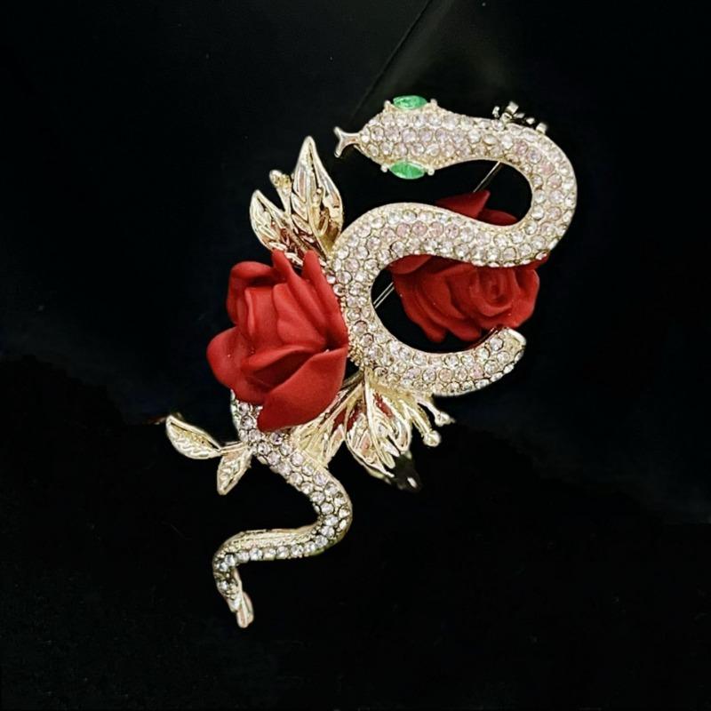 Retro Red Rose Gold Snake Brooch - High-end, Exquisite Corsage with A Touch of Unique Charm and Sparkling Rhinestones.