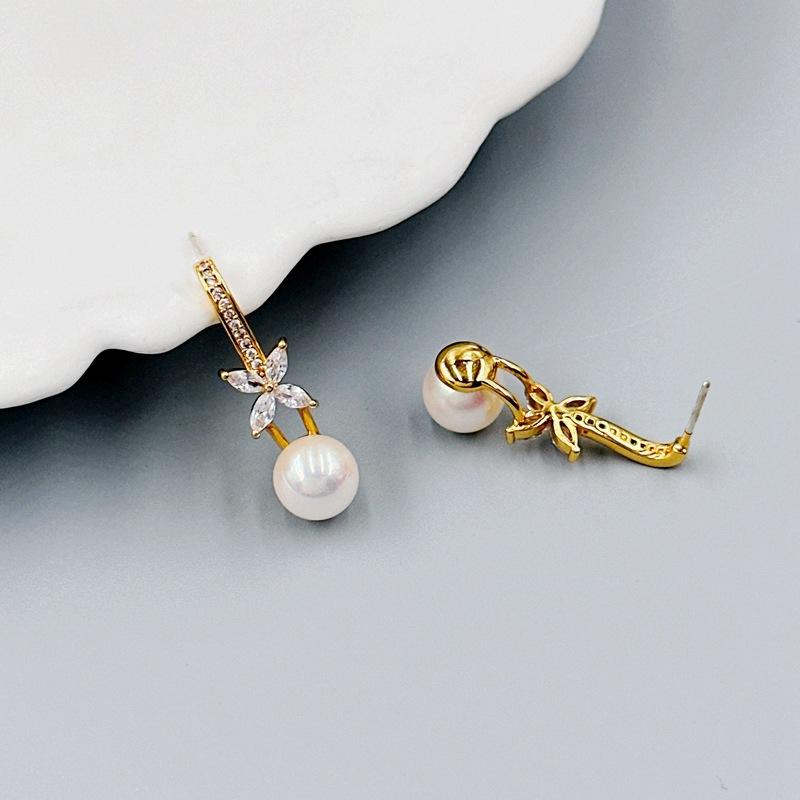 Fashion Light Luxury Creative Simple Niche Earrings Classic Four-Leaf Clover Pearl Zircon Earrings Earrings Spot
