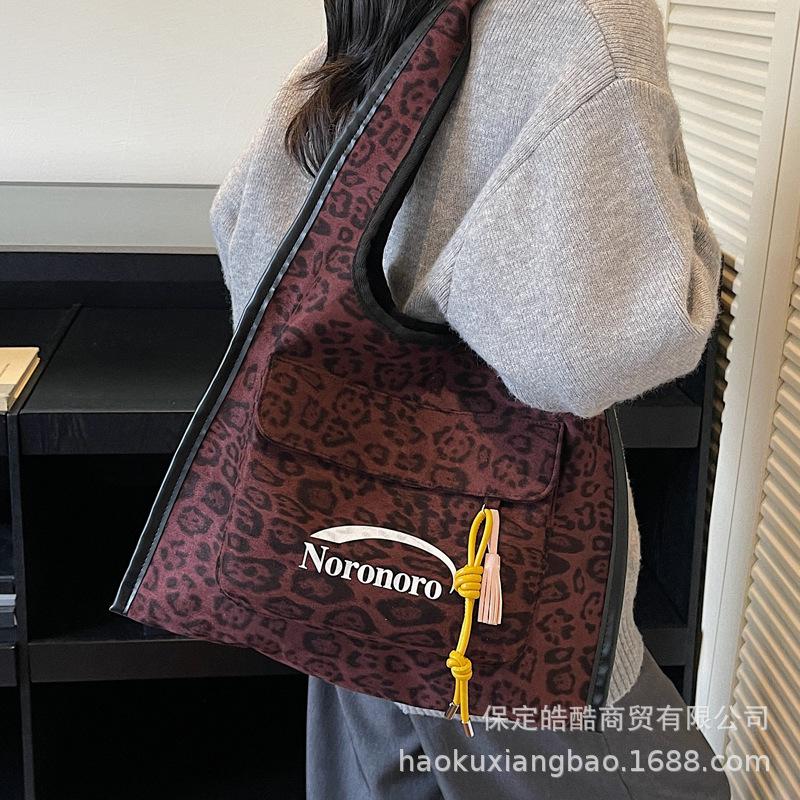 Leopard print canvas bag women's large capacity 2025 new autumn and winter versatile casual shoulder bag college student class tote bag