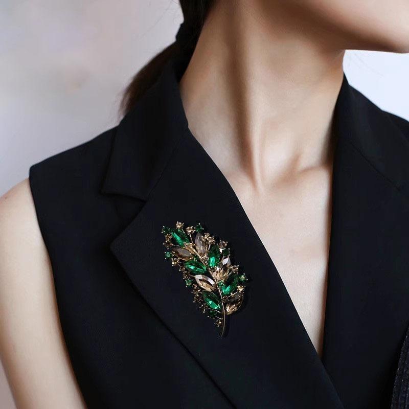 Crystal Leaf Brooch, High-end Women's Exquisite New Corsage, Niche Anti-glare Pin