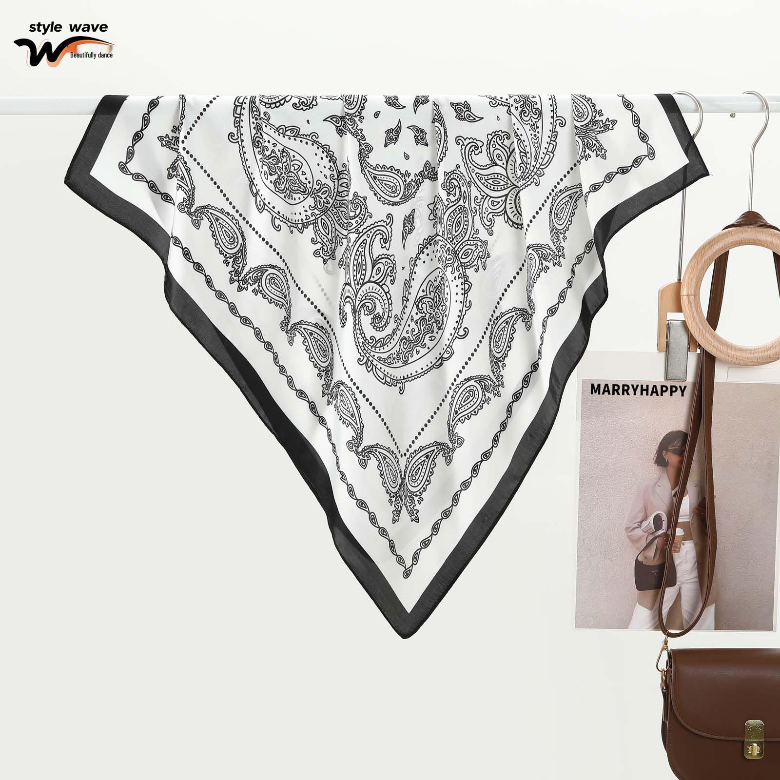 

Ladies Versatile Paisley Print Silk-Feel Scarf: Stylish Spring/Summer Accessory. 70x70 CM
