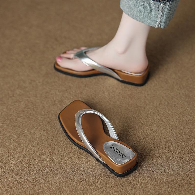 

Sheepskin version 529-3 foreign style half drag women s outer wear 2025 summer new popular flip-flops beach sandals 39 серебряный