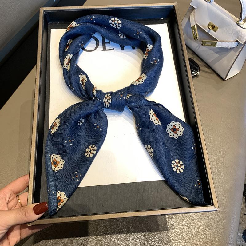 Korean retro cashew flower silk scarf neck high-end sense stacking and matching temperament versatile waist square scarf shawl neck protection