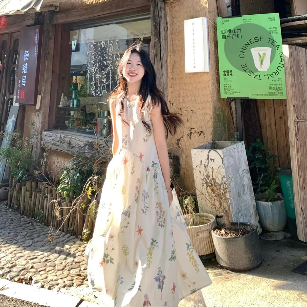 This year's popular and beautiful skirts are women's summer new French holiday style beautiful printed sleeveless vest dress