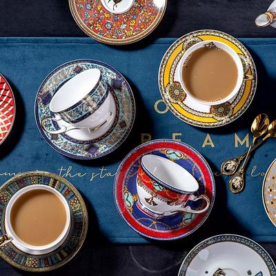 Ceramiczny porcelanowy zestaw filiżanki i talerzyka do kawy