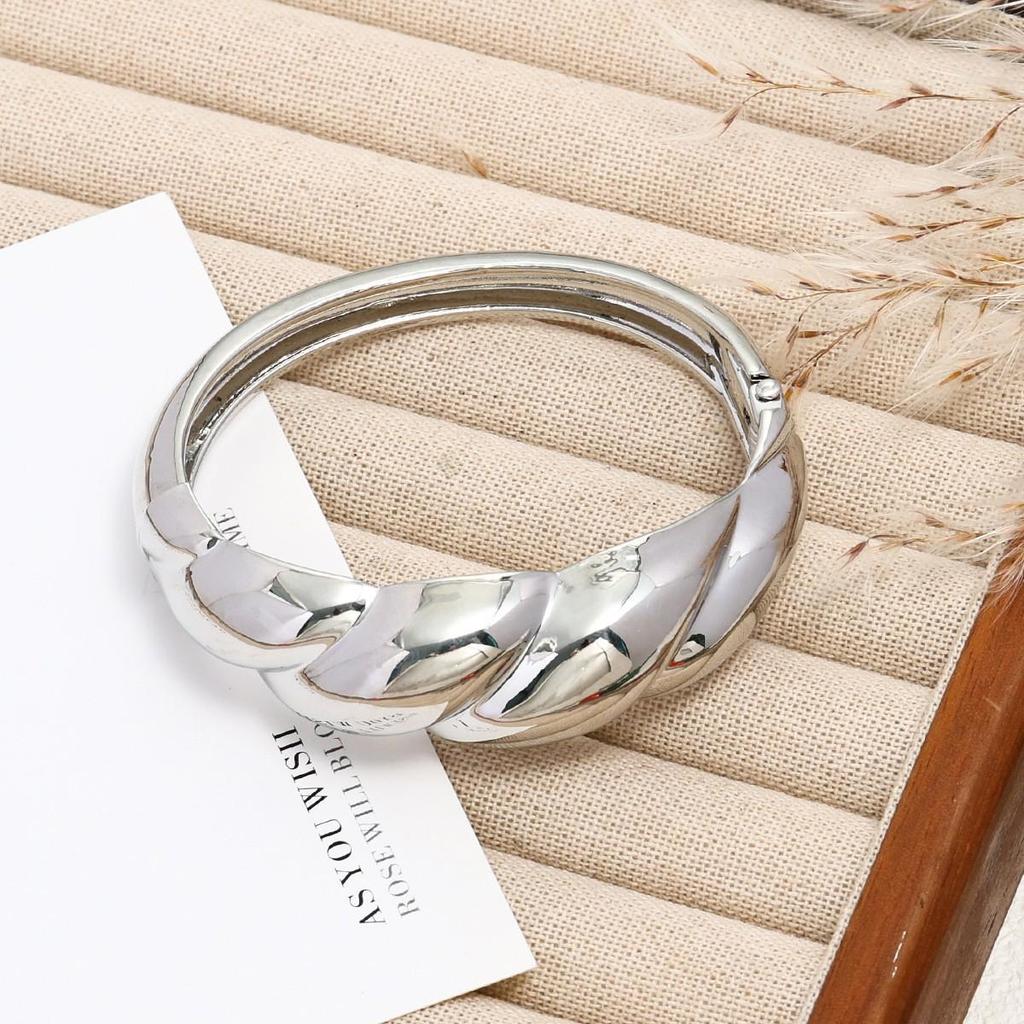 European & American Bestseller: Croissant Design Candy Color Women's Fashion Street Style Bracelet