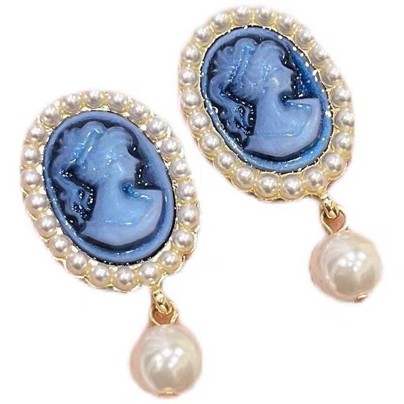 Vintage Palace Style Blue Cameo Portraits Head Earrings Retro Temperament Simple Imitation Pearl Silver Needle Earrings Jewelry