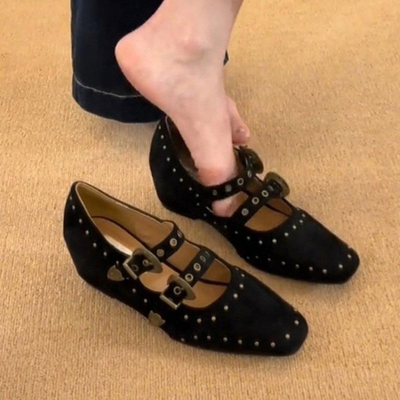 

Women s Inside Heightened Single Shoes Autumn New Square Toe Shallow Rivet Metal Buckle Soft Sole Low Heel Shoes 35 чорний