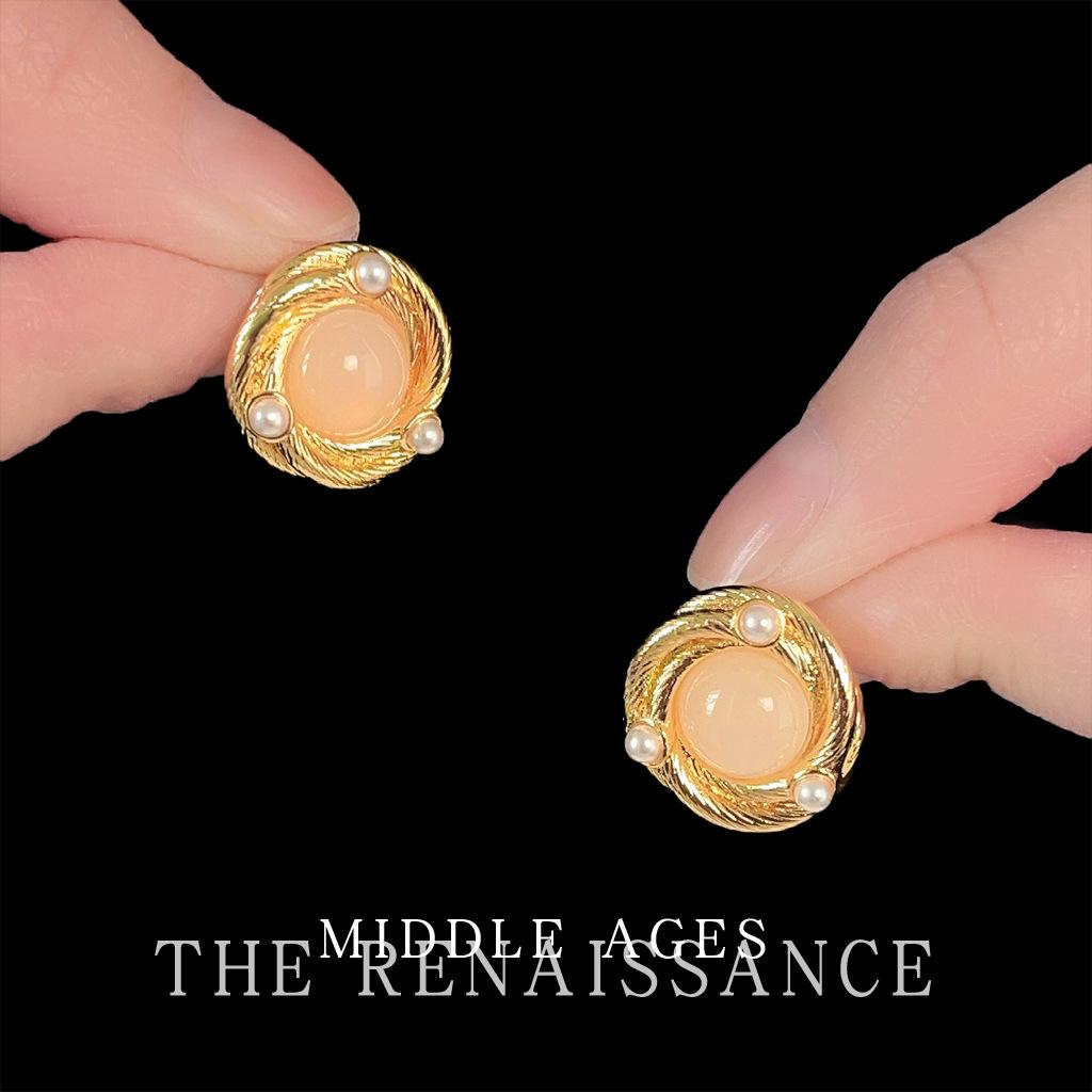 

Medieval pearl stud earrings geometric thread French design sense earrings literary retro premium earrings