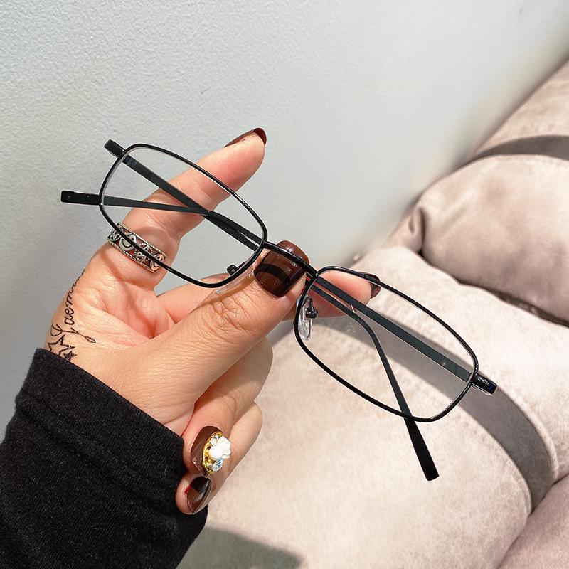 

Новые Ретро Маленькие Прямоугольные Солнцезащитные Очки Модные Ретро Металлические Очки от Солнца для Мужчин Женщин Маленькие Квадратные Солнцезащитные Очки Лето