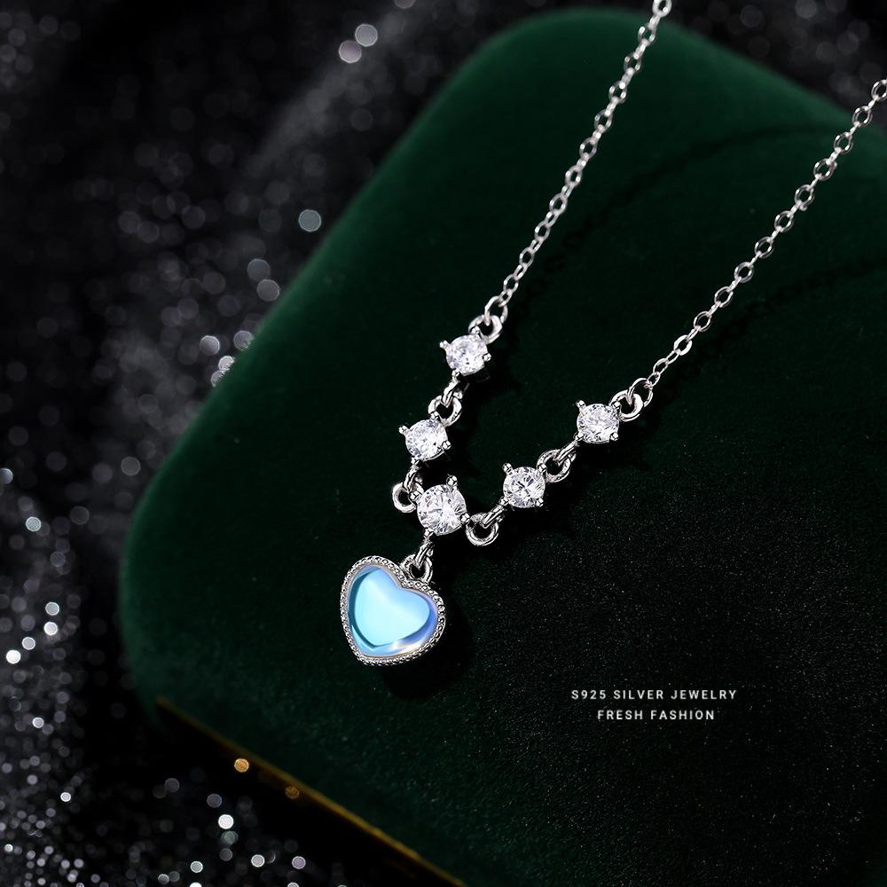 925 Sterling Silber Inlay Weißer Zirkon Imitation Mondstein Herz Anhänger Halskette für Damen Leichter Luxus Party Schmuck