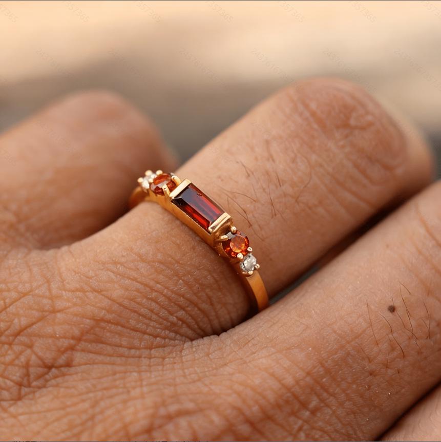Golden Elegant Versatile Women's Ring - Light Luxury Design Hand Jewelry