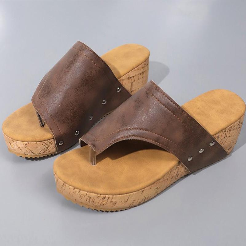 Fashion Summer Rivet Chunky Platform Slippers for Women 2025 Casual Solid Beach Flip Flops Female Plus Size Wedges Women'slippers