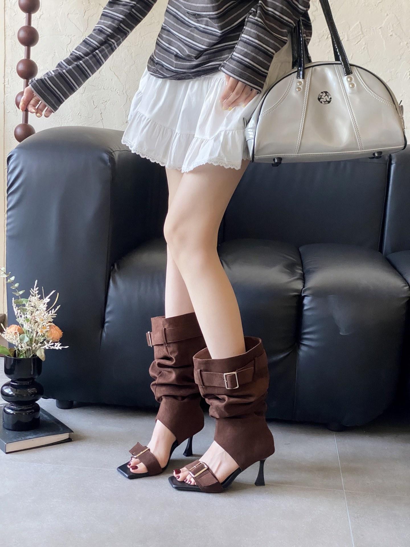 

2025 European and American style square head high heel with lame cool boots 39 темно-коричневого