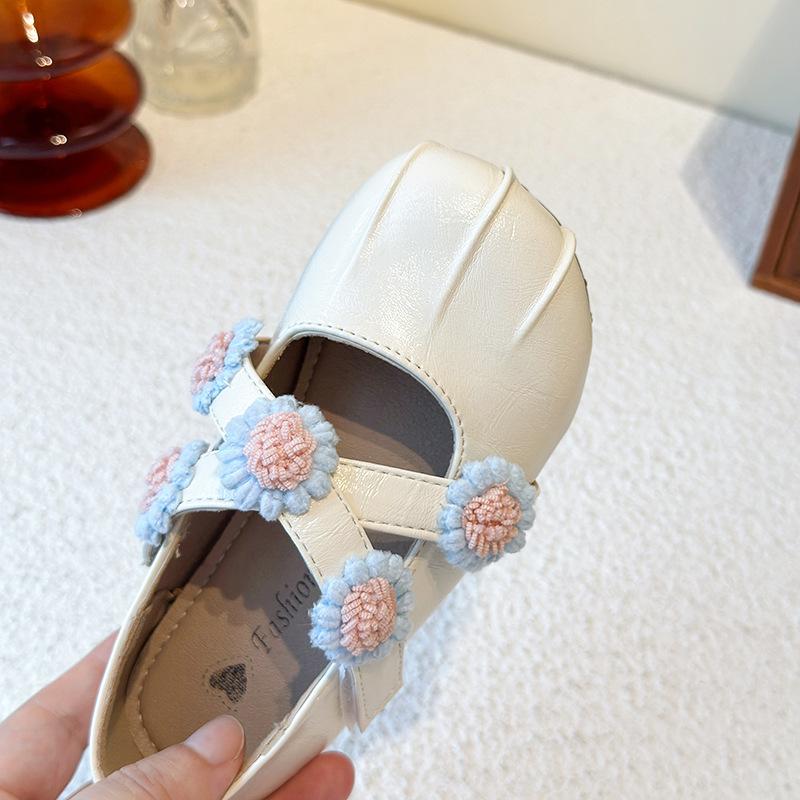 Korean version of girls 2025 retro princess shoes flower shallow mouth children's single shoes soft sole small leather shoes Mary Jane classmate