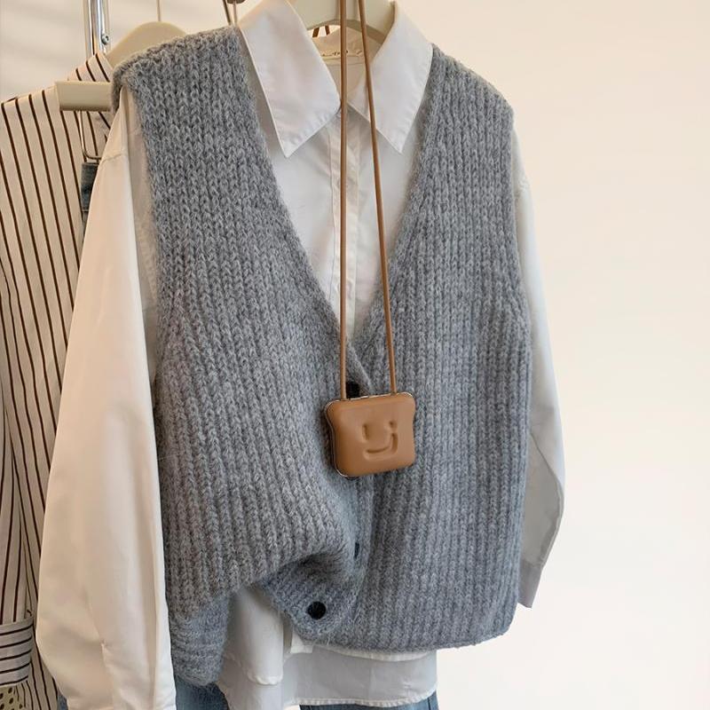 Women's Gray V-Neck Knitted Vest Sleeveless Top Outer-Wear Layering Cardigan Sweater for Autumn and Winter