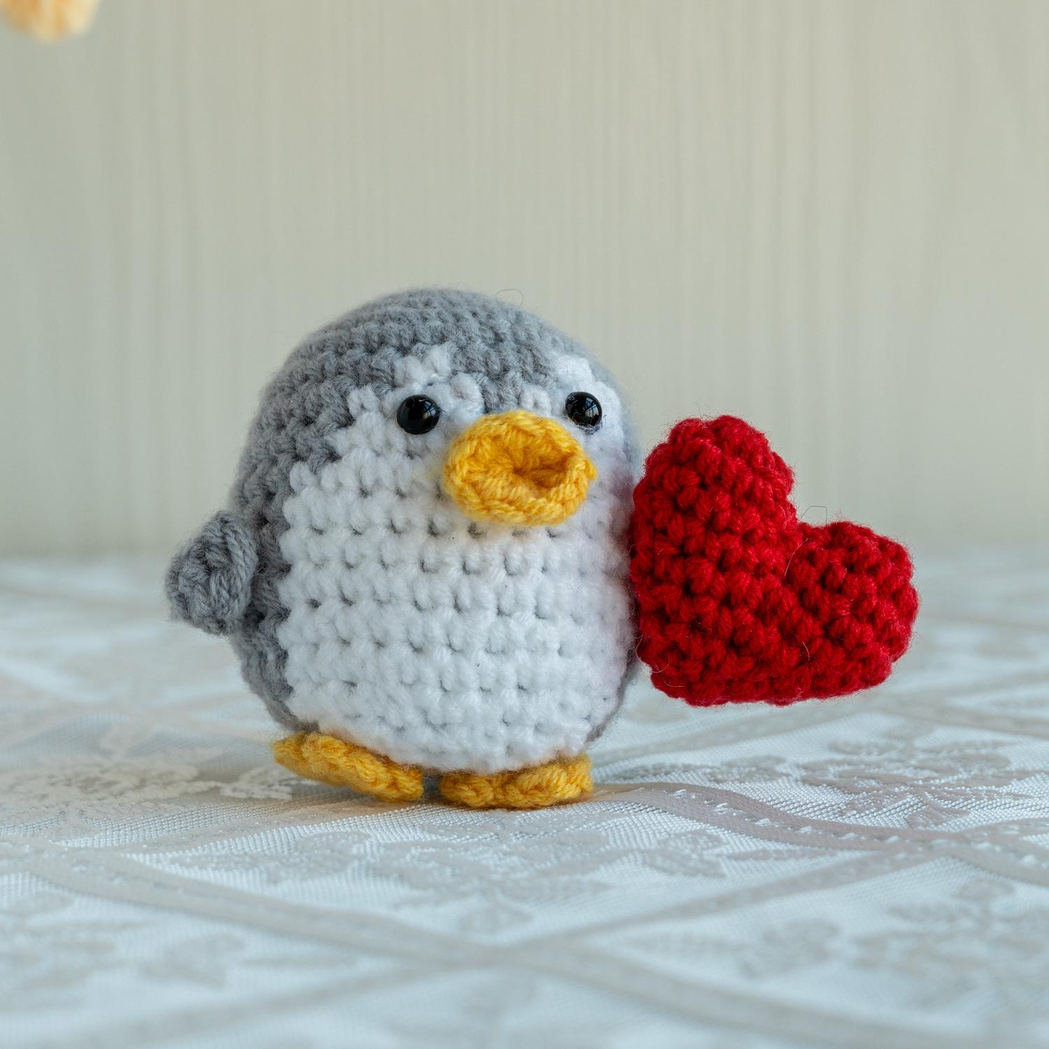 

New Positive Energy Crochet Penguin Doll With Heart Home Room Decor Handmade Knitted Emotional Support Penguin Desktop Ornament