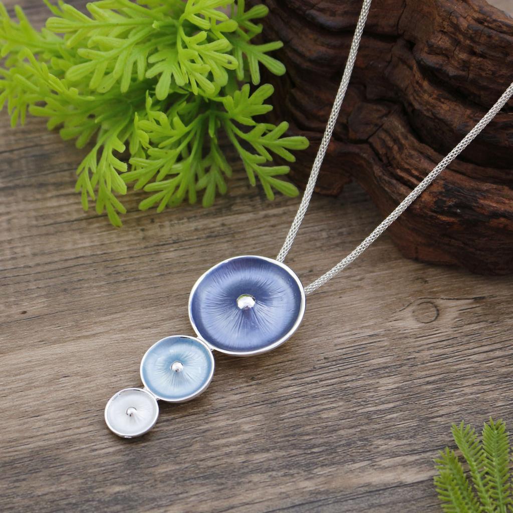 New enamel round flower pendant, women's simple and high-end round petal neck chain