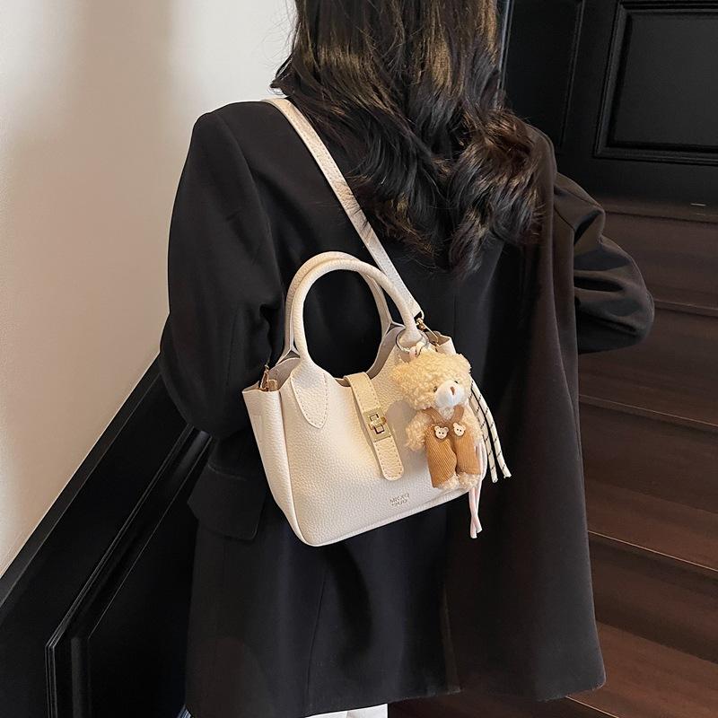 Advanced Sense of Foreign Style Small Bag Women 2025 New Fashion Versatile Messenger Bag Popular Handbag Bucket Bag
