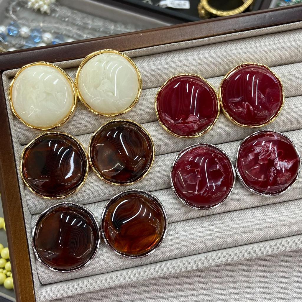 Folded Round Stud Earrings Women'S Retro Temperament Earrings Autumn And Winter High-End Exaggerated Earrings