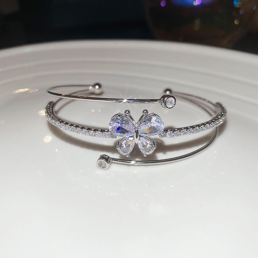 Elegant Geometric Rhinestone Zircon Buckle Bracelet: A Versatile and Luxurious Accessory for Women