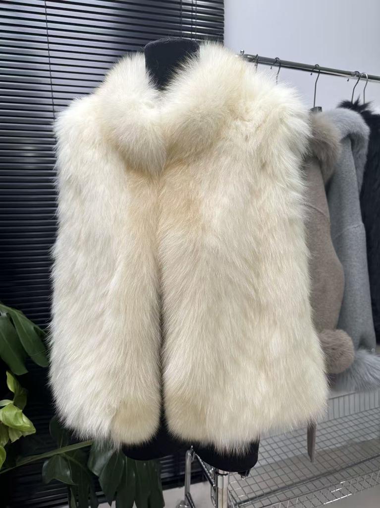 Haining high-end women's clothing, fox fur temperament, fur vest, high-end placket, whole leather, contact customer service.