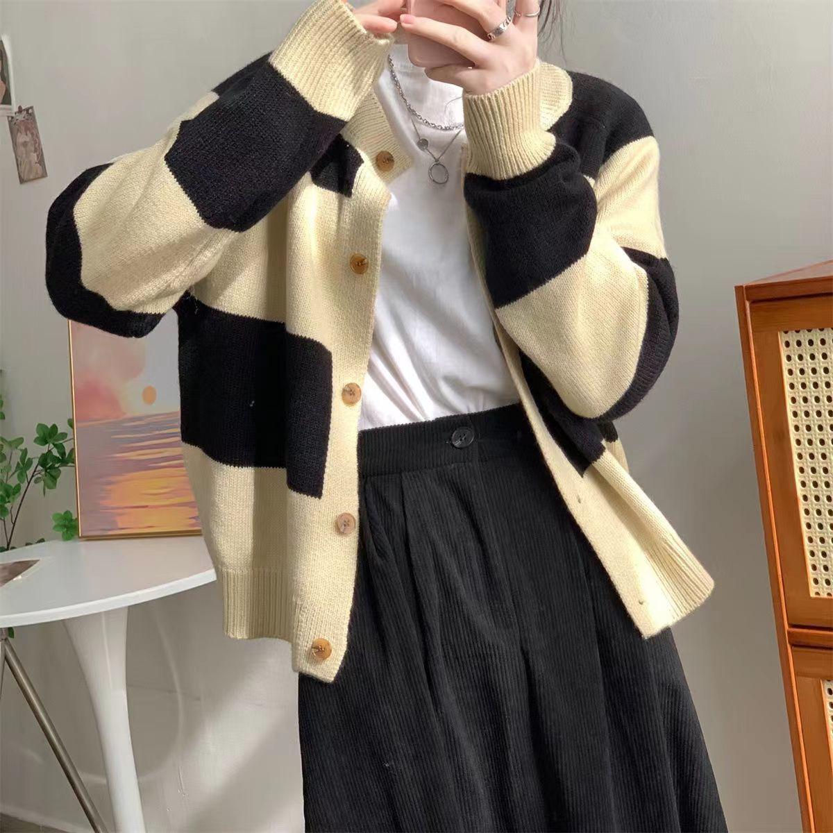 

Вязаный топ с v-образным вырезом, полосатый женский кардиган, новинка 2022 года, свободный свитер, универсальный женский кардиган в западном стиле с длинными рукавами и круглым вырезом One Size бежевый