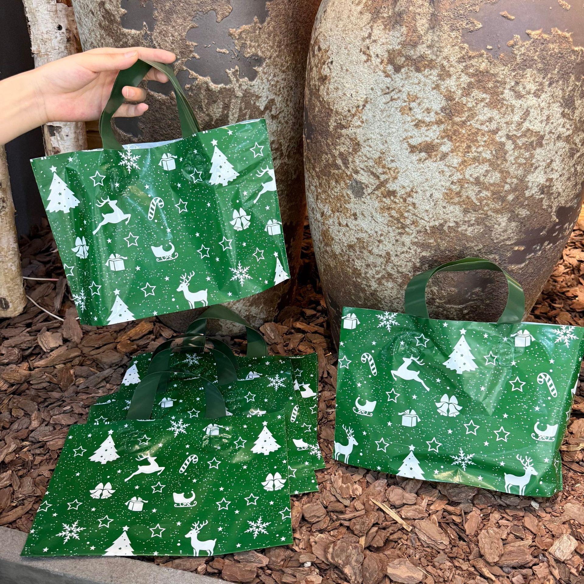 

15pcs Christmas Gift Bags, Durable PP Plastic Party Favor Bags with Festive Snowflake & Reindeer Design,Reusable Tote-Style Bags 30X20X10 CM