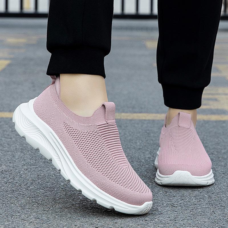 Women's Lightweight Non-Slip Walking Shoes for Seniors - Comfortable Old Beijing Cloth Sneakers for Mother's Summer Wear