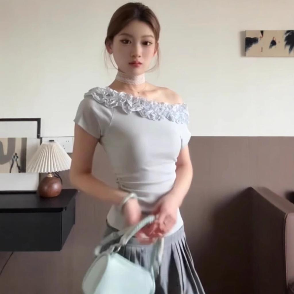 Niche design slanted shoulder short-sleeved T-shirt women's summer new three-dimensional multi-layer lace pure desire sexy top
