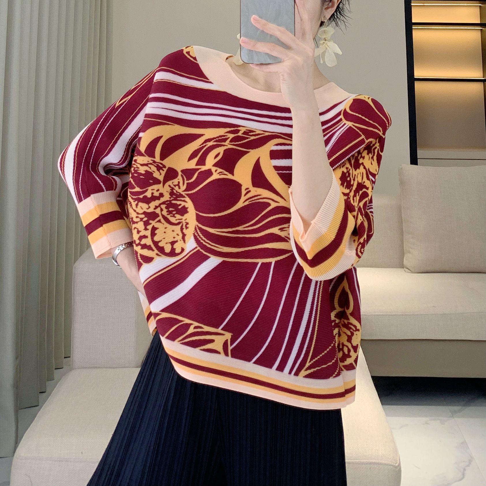 

Spring/Summer 2025 Women s Pleated Batwing Sleeve Top with Round Neck and Phantom Totem Design – Long Sleeve Fashion T-shirt One Size [90-150 jin] синій