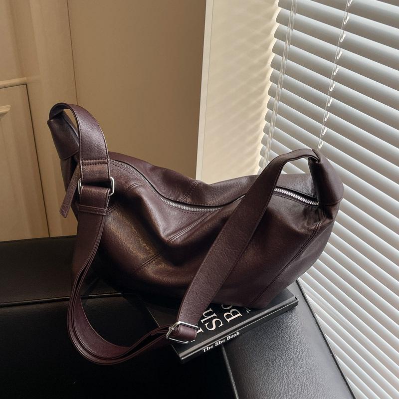 Niche retro lazy wind messenger bag women's winter new versatile simple commuter shoulder dumpling bag