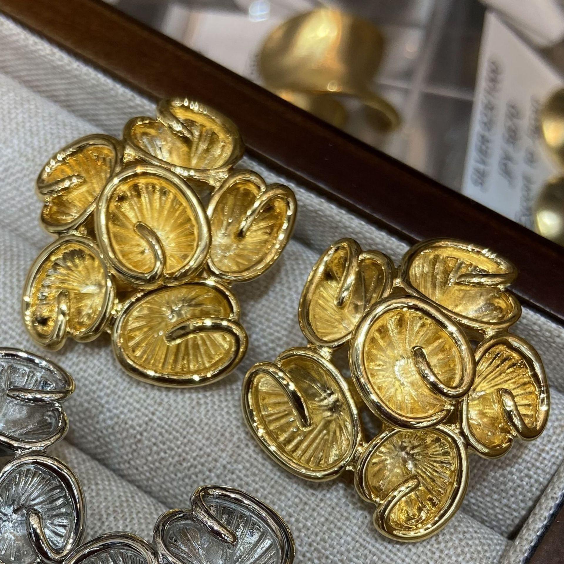 

Fashion Metal Gold-Plated Flower Stud Earrings Design Elegant Simple Temperament Popular Daily Matching