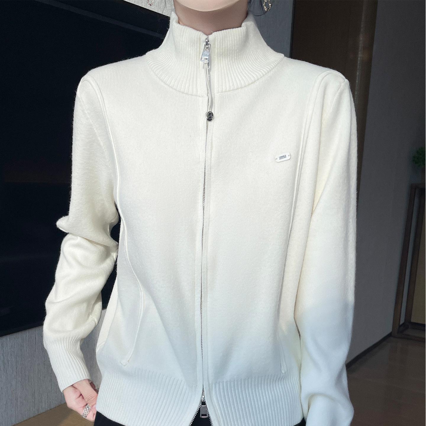 

Новый осенне-зимний трикотажный свитер на двойной молнии с высоким воротником — это универсальный свободный кардиган с длинными рукавами для женщин. XXL бежевый