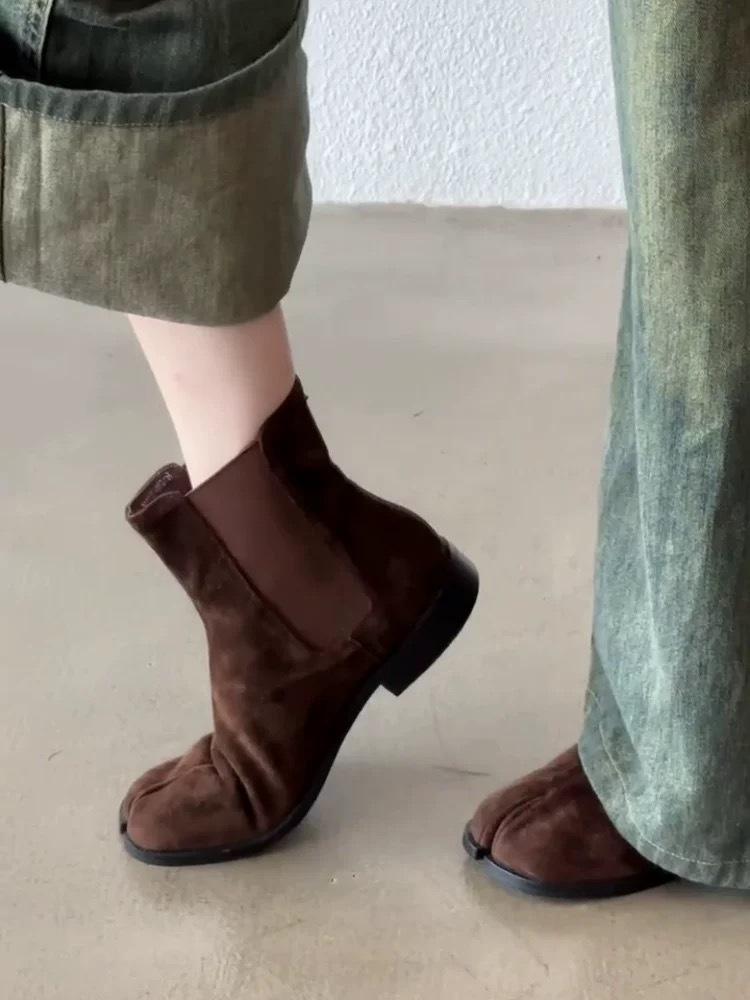 Sheepskin version~ Korean version of niche pig's trotters split-toed boots Chelsea boots Martin boots women's autumn and winter velvet versatile sh